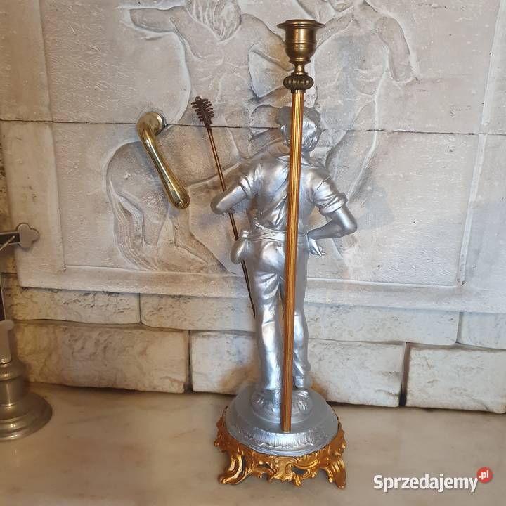 Figuralnasygnowana podstawa do naftowejświecznik Wrocław