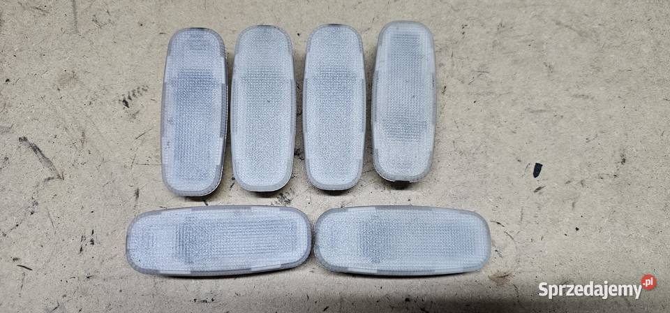 Lampka wnętrza mercedes w210 2108204001 osobowe Zbąszyń