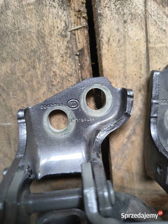 Zawias zawiasy drzwi lewe tył Captur II 2020 Części samochodowe Bolęcin