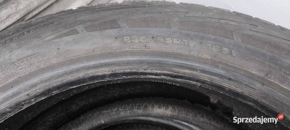Komplet opon zimowych 23555r19 Goodyear Klucze