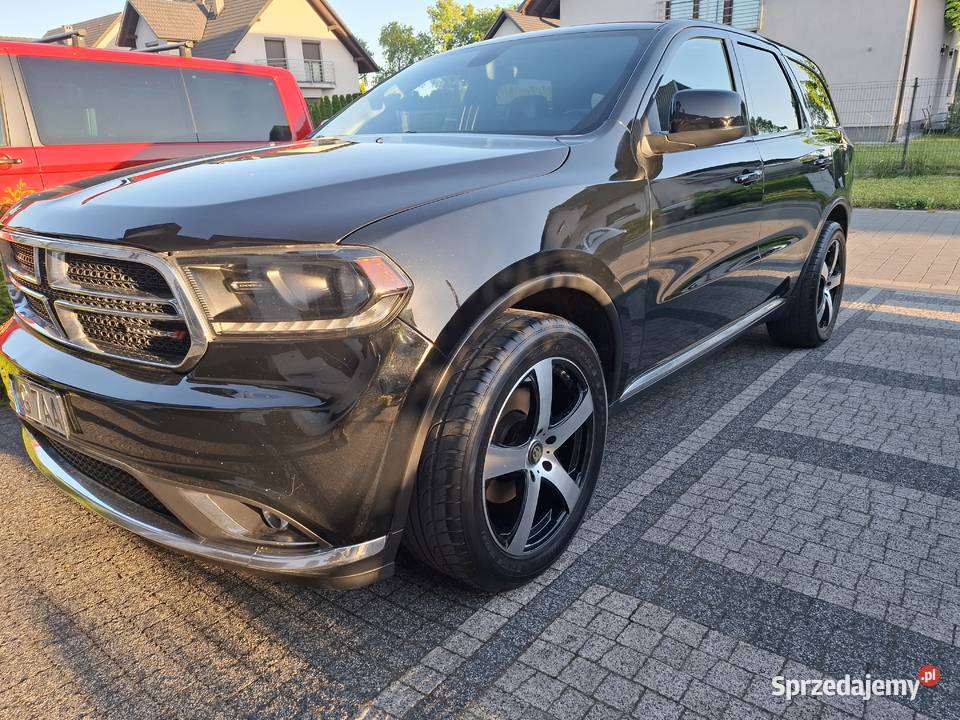 Czarny dodge śląskie Pniów