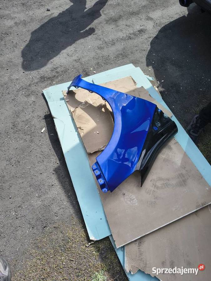 Błotnik Toyota Yaris niebieski prawy Kęty