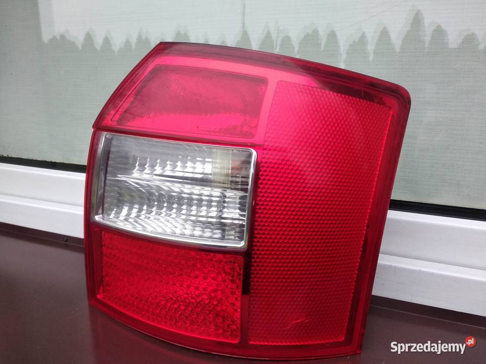 Audi A4 B6 Avant kombi lampa tył tylna prawa Sieradz