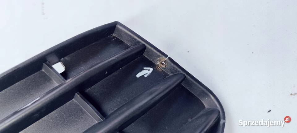 KRATKA ZDERZAKA PRAWA AUDI A4 B8 8KD807682 Przystajń