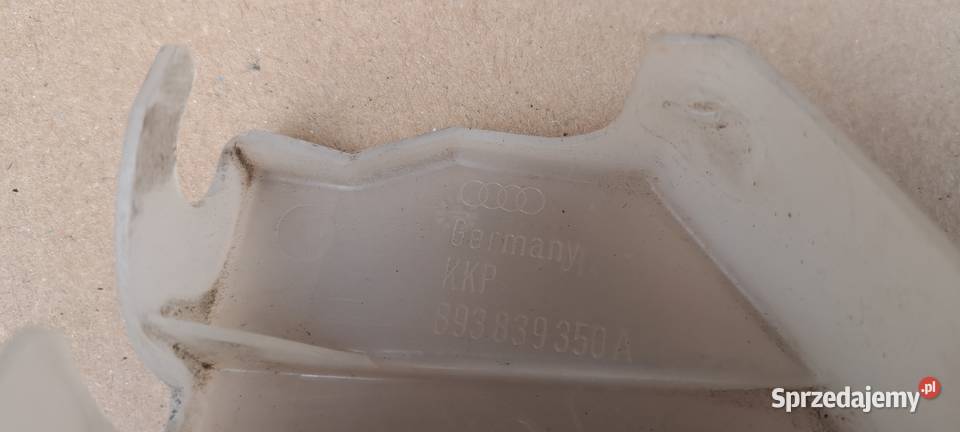 Osłona klamki zamka drzwi prawy tył Audi 80 B4 Luzino