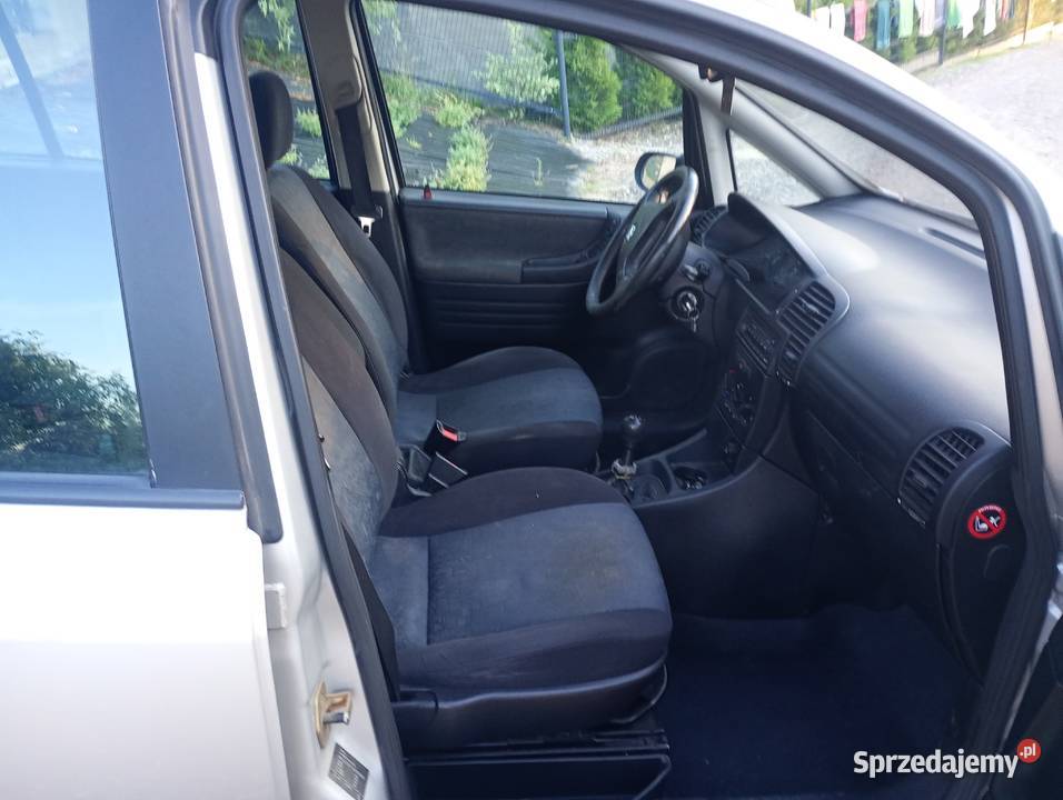 Opel Zafira właściciel 2 nowości bezwypadkowy Zafira Bodzentyn sprzedam