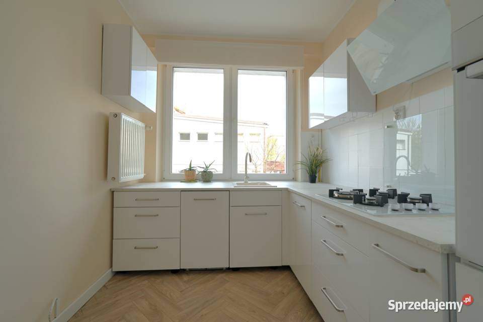 Rakowiecka 2 pokoje kuchnia balkon piwnica Warszawa sprzedam
