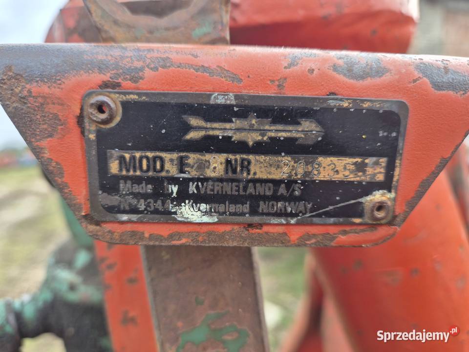 Pług Kverneland 4 skiby obrotowy resor Okrzeja