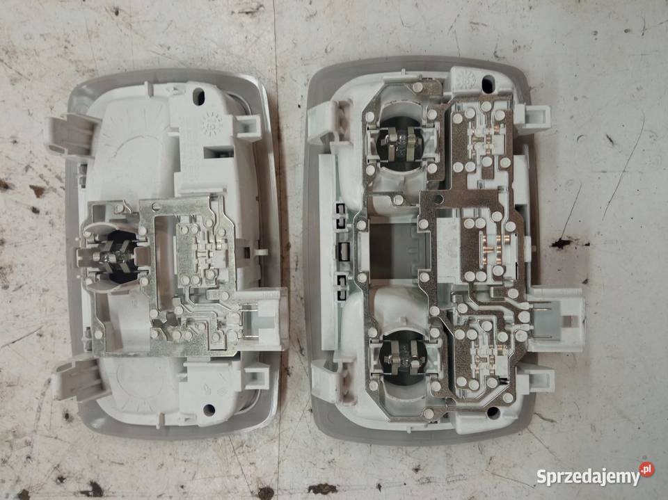 LAMPKA PODSUFITKI KOMPLET 264307708R 264302900R Rok produkcji 2019