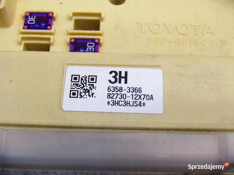 SKRZYNKA BEZPIECZNIKÓW 18 HYBRID TOYOTA AURIS II sprzedam