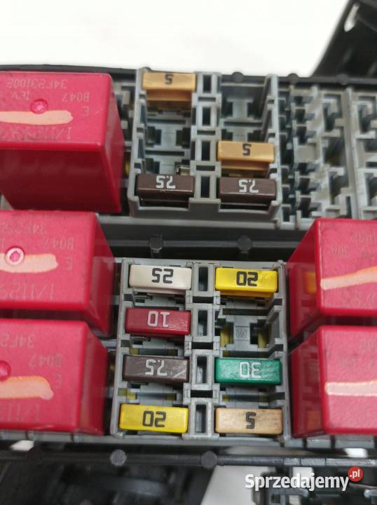 SKRZYNKA BEZPIECZNIKÓW 13 B HYB Alfa Romeo