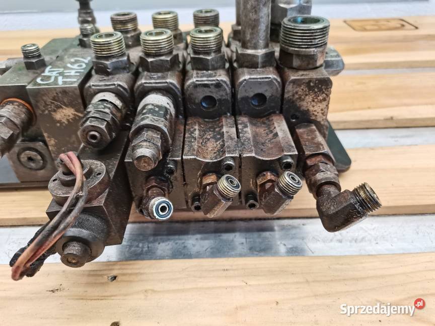 Rozdzielacz hydrauliczny CAT TH 62 Wilkowo