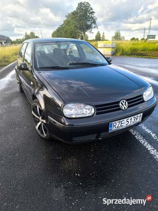 Golf 4 16 16v lpg 2000r Stobierna sprzedam