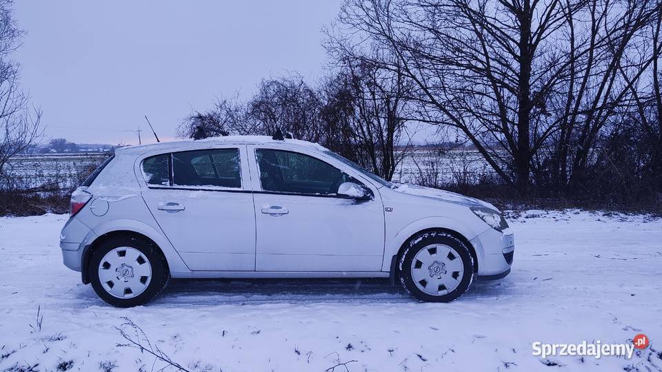 Opel Astra H 12 lat w jednych rękach koła zimowe