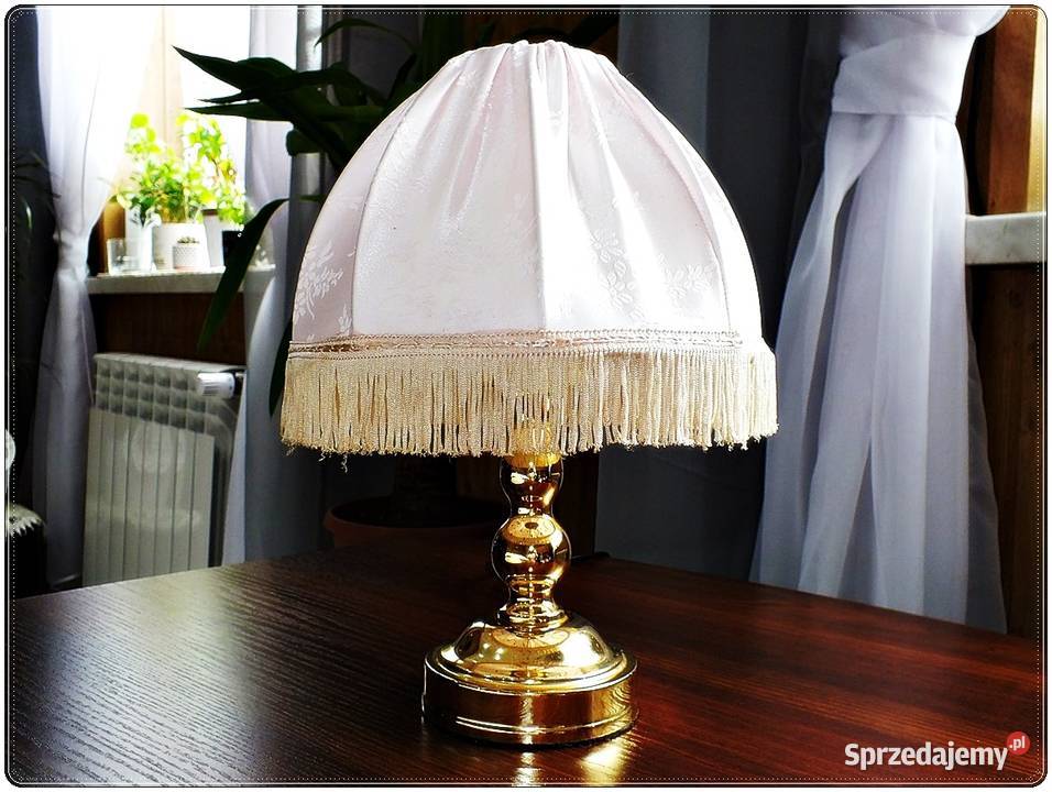 Lampka nocna idealna do sypialni w stylu retro Żary