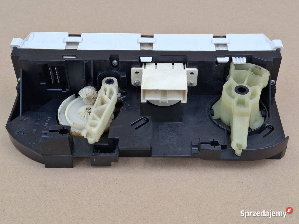 IVECO STRALIS PANEL NAWIEWU KLIMATYZACJI Bieleń