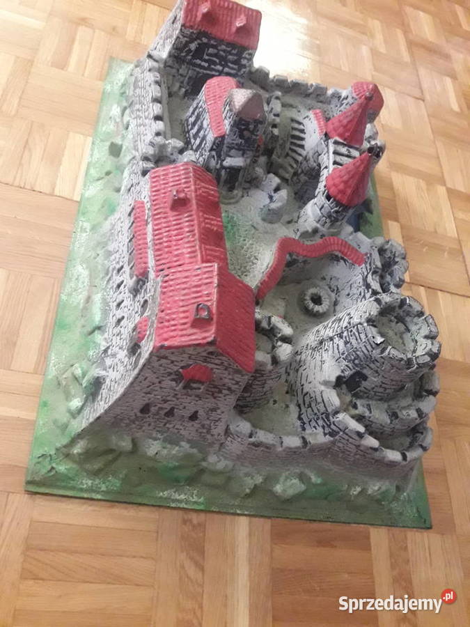 Zamek makieta zabawkwa dzieci pałac PRL twierdza łódzkie Piotrków Trybunalski