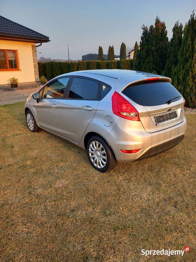 Ford Fiesta 2012 125 benzyna 58 przebieg radio