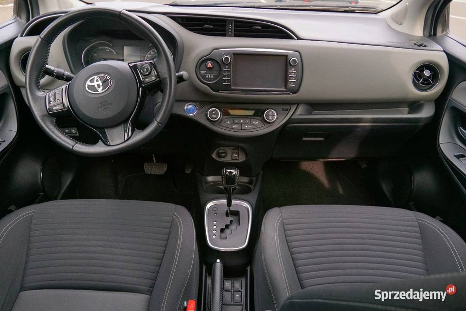 Toyota Yaris 15 hybryda z 2019 roku 123kkm gniazdo USB mazowieckie Warszawa