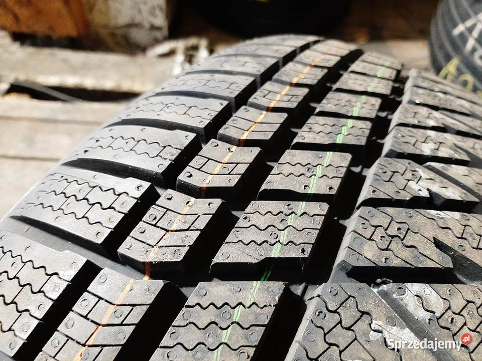 4x Opona nieużywana zimowa 26545R18 DUNLOP 234