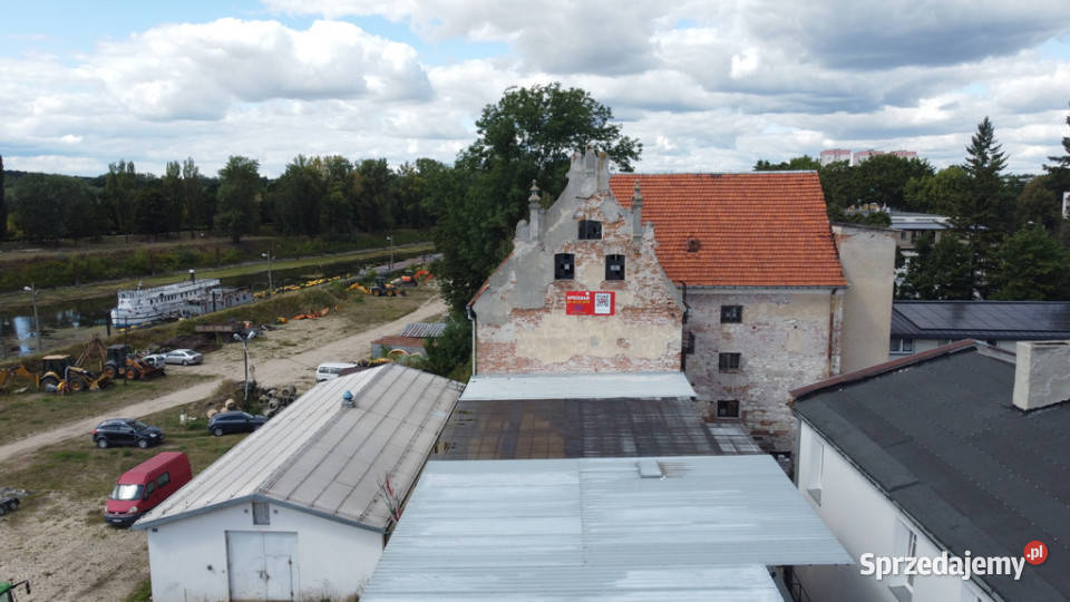 Zabytkowy Budynek Spichlerza w Puławach Puławy