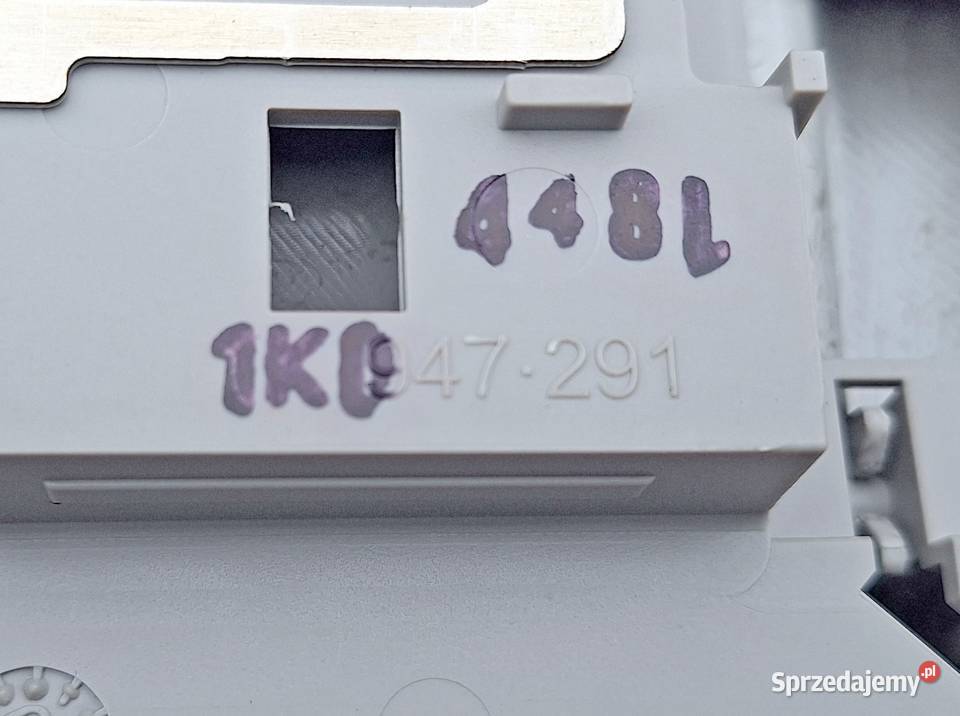 VW GOLG V LAMPKA OŚWIETLENIE KABINY 1K0947291 Radom