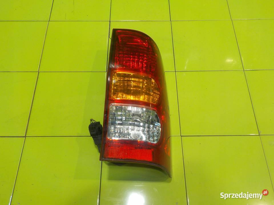 TOYOTA HILUX VII 30 D4D 08r lampa prawa tyl Suków