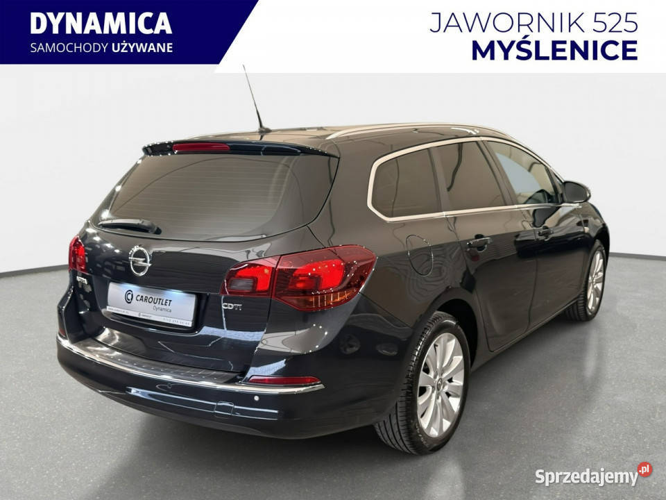Opel Astra Sports Tourer 17CDTI 131 M6 2014 r światła przeciwmgielne