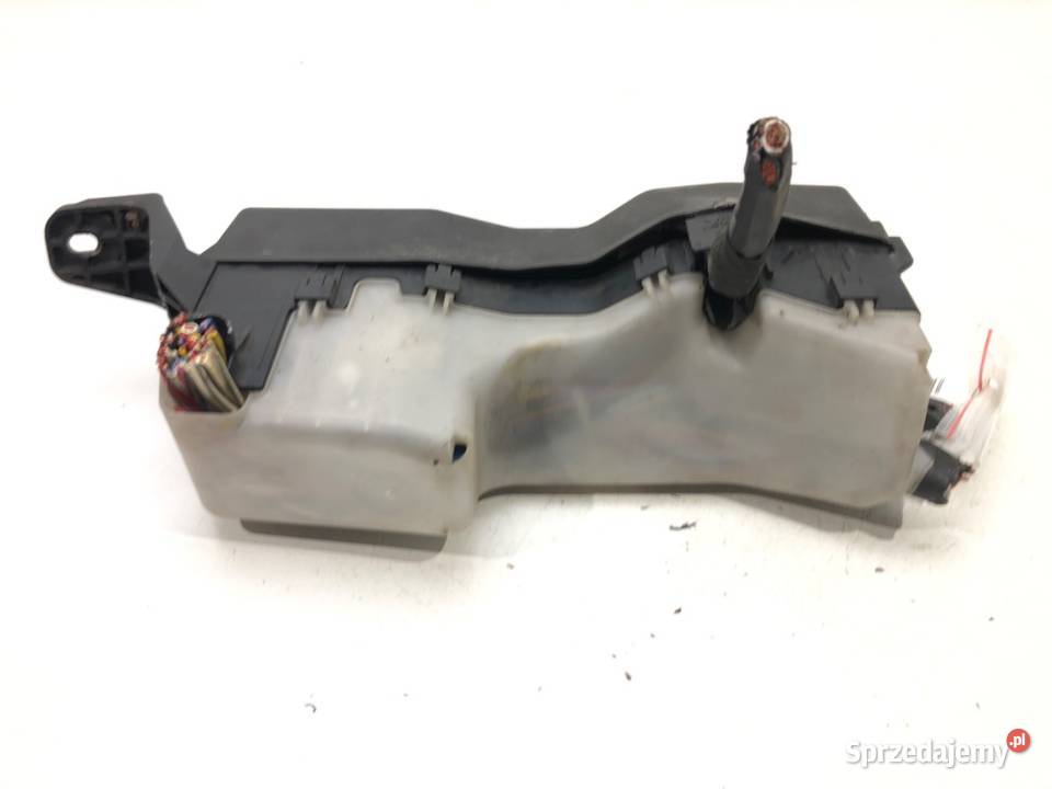 SKRZYNKA BEZPIECZNIKÓW TOYOTA COROLLA E13 Van