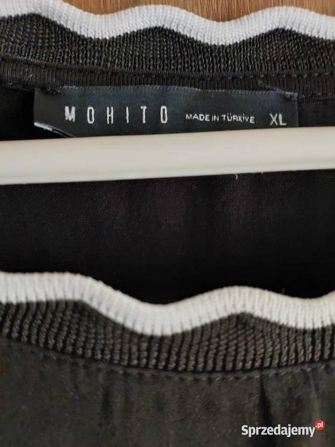 Elegancka czarna bluzka z białą lamówką Wrocław