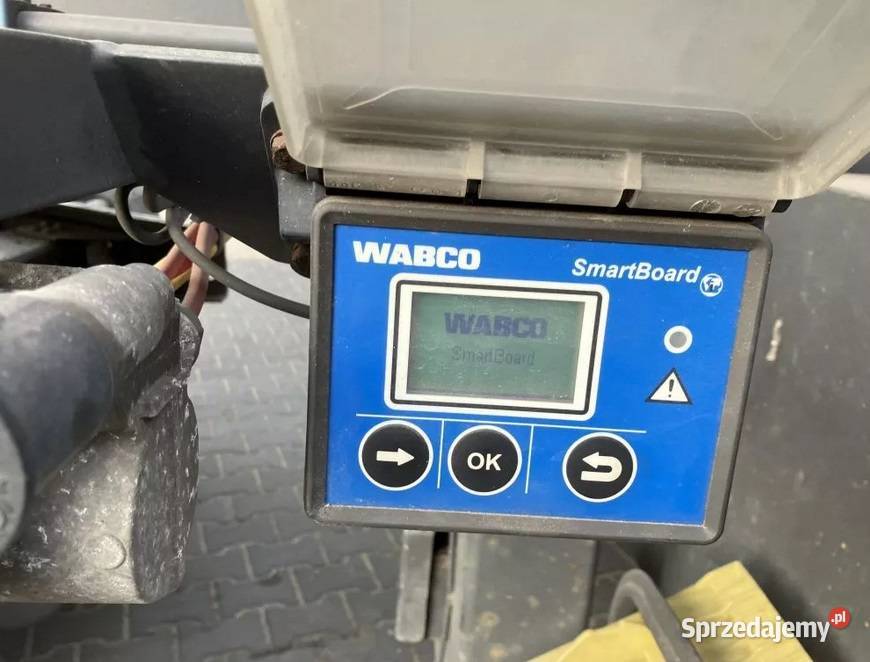 ciagnik z kompresorem naczepa wywrotka do pasz z Rok produkcji 2009 Warszawa sprzedam