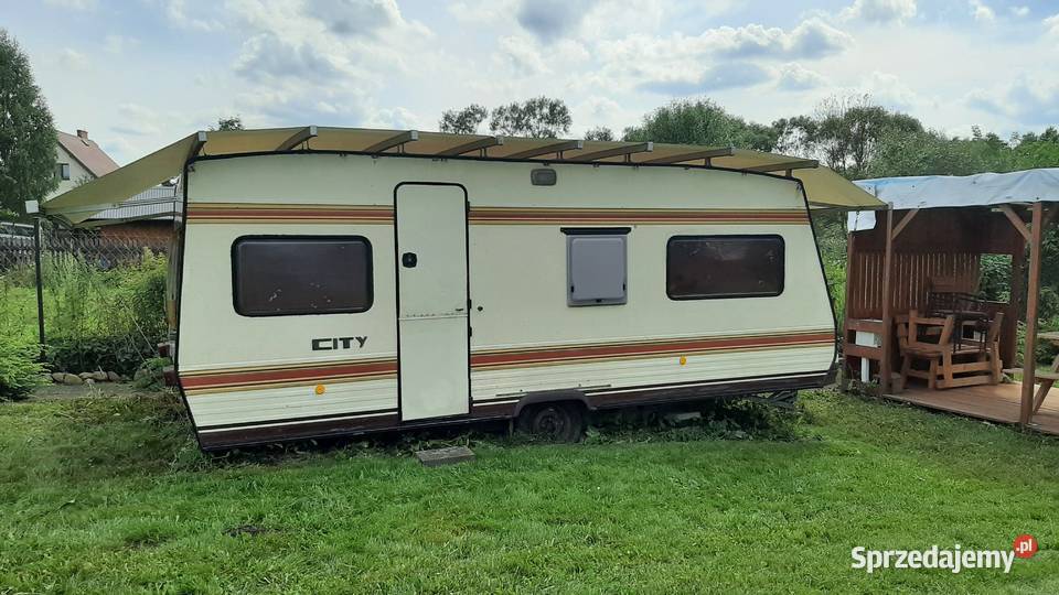 Działka na Mazurach z linią brzegową jeziorem Pasym