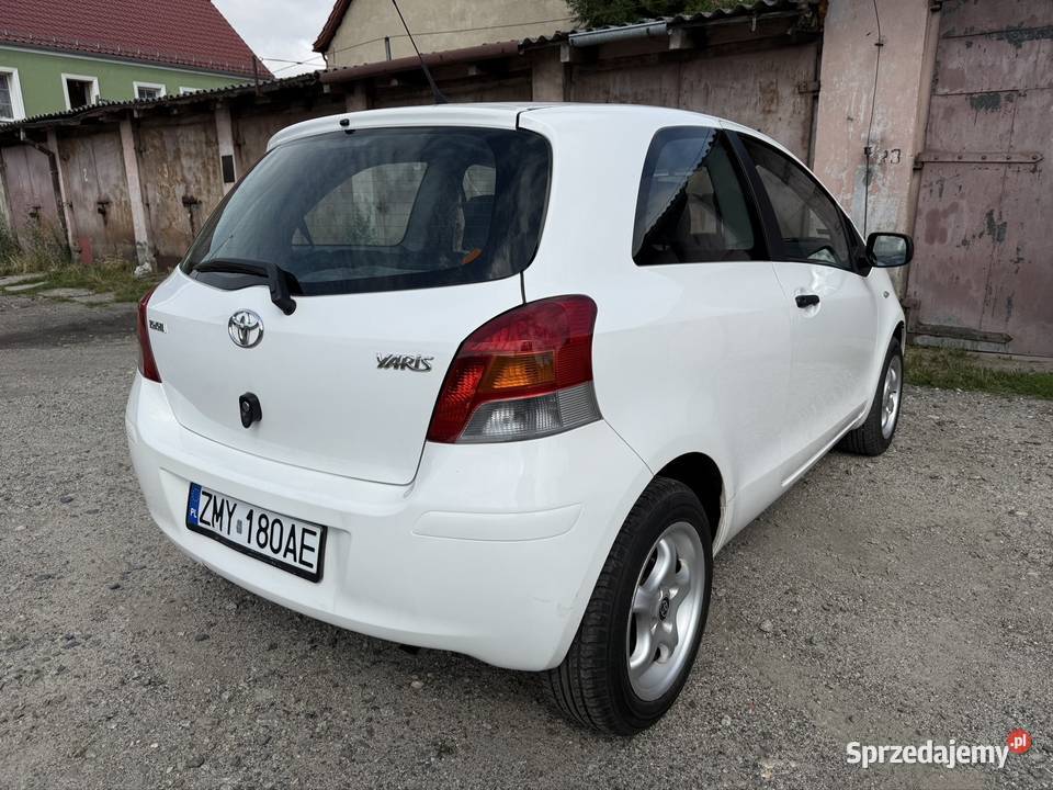 Toyota Yaris 2009r 10L 69 Benzyna Myślibórz sprzedam