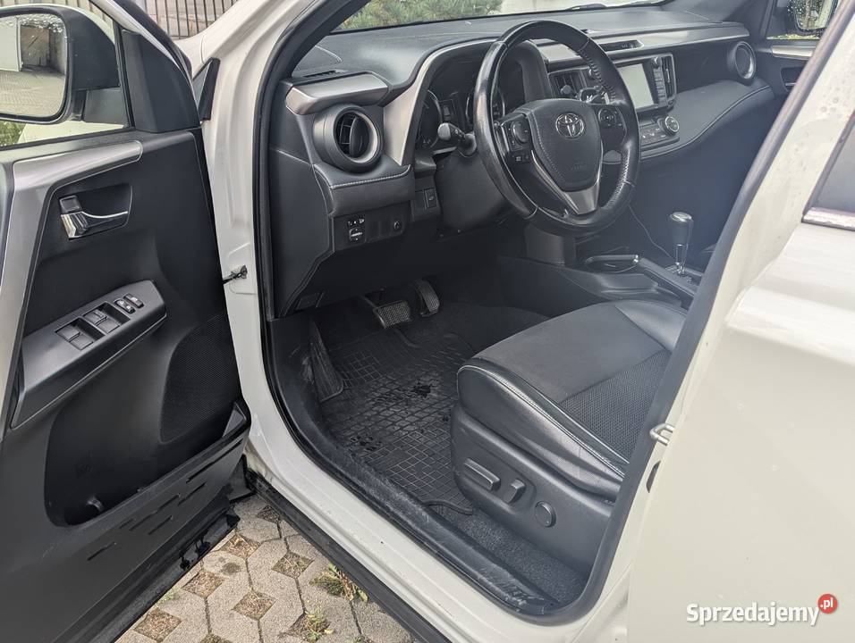 RAV IV hybryda z polskiego salonu światła przeciwmgielne łódzkie