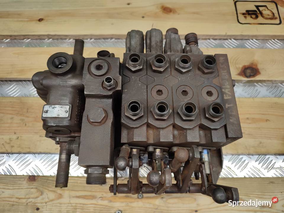 Rozdzielacz Fendt 514 Favorit 0521220144 Motoryzacja wielkopolskie Wilkowo sprzedam