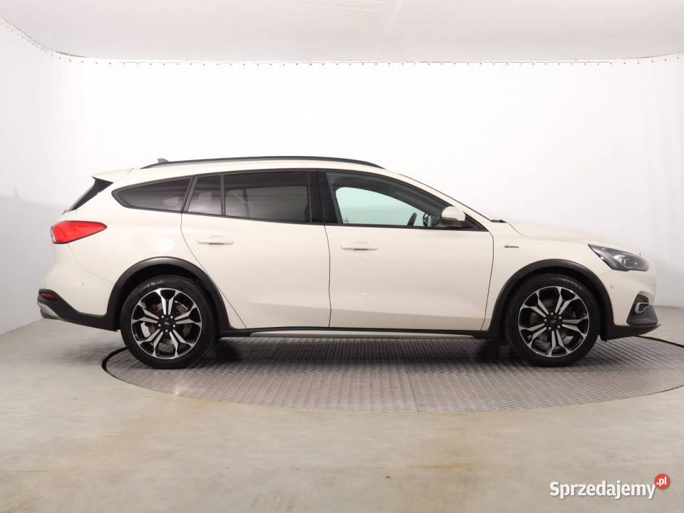 Ford Focus 10 MHEV światła LED Katowice