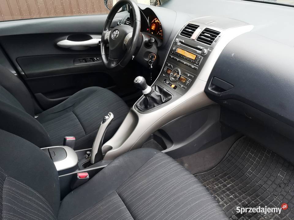 Toyota Auris 16 Sol 2007 srebrny Kiernozia