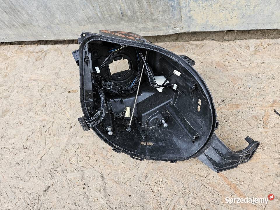 BENTLEY BENTAYGA PUSZKA LAMPY PRAWA PRZÓD PRAWY Międzychód