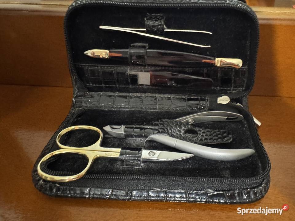 Przybory do paznokci zestaw manicure w etui 5 sprzedam