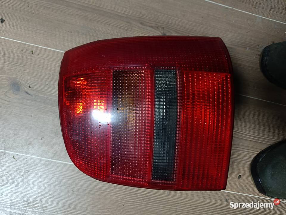 Lampa tył Audi a4 B5 kombi osobowe Książki