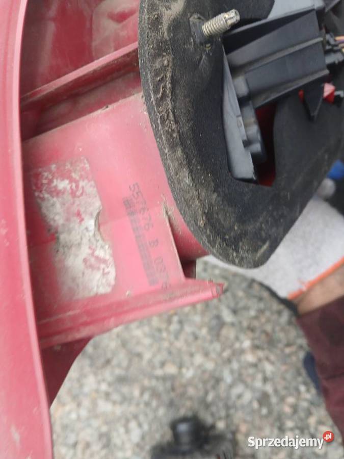 Lampa lewa tył tylna Peugeot 307 lift EU HB 5D małopolskie Radłów