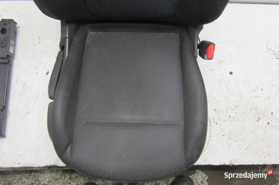 FOTEL PASAŻERA PRAWY PRZÓD MOCOWANIE OPEL