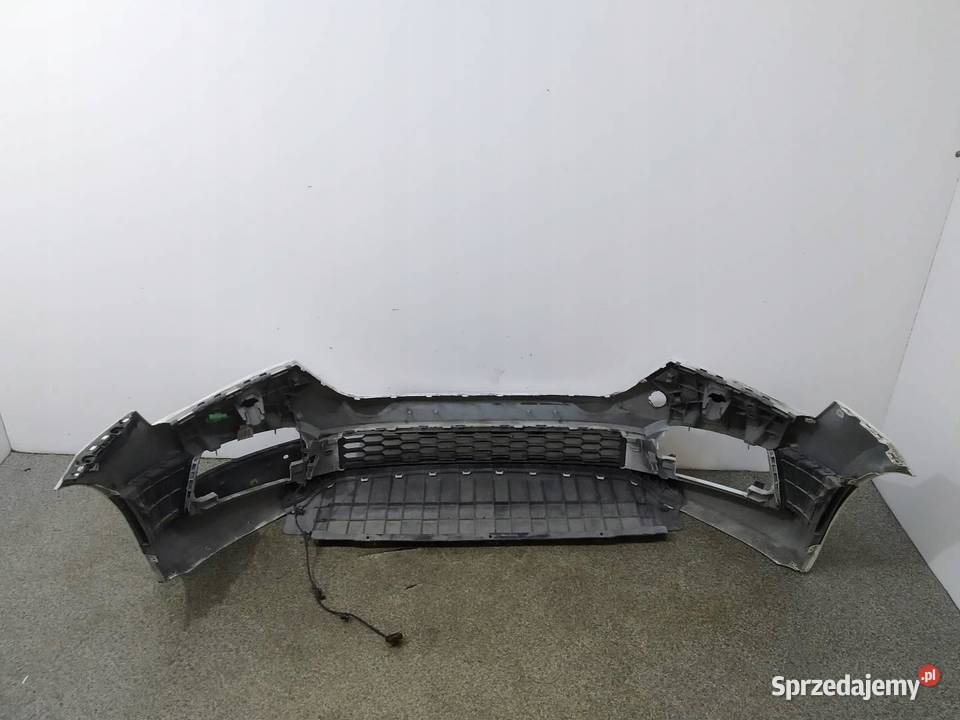 ZDERZAK PRZÓD BIAŁY LEKKO USZKODZONY Skoda Scala Części samochodowe