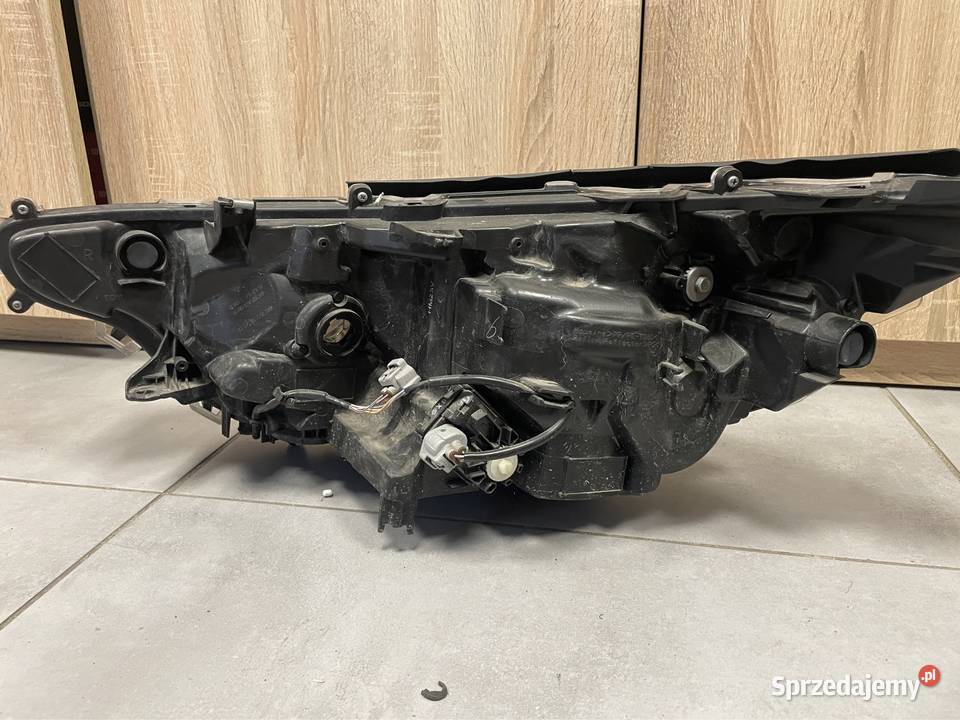Toyota Rav4 reflektor full led prawy 19 Kozubszczyzna