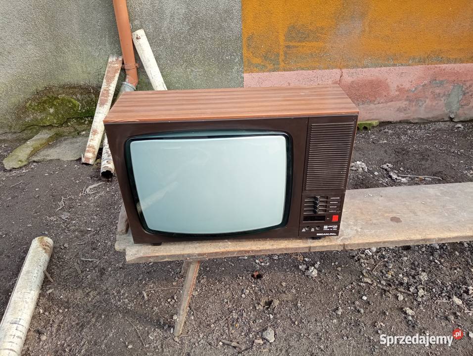 Stary telewizor UNITRA PRL