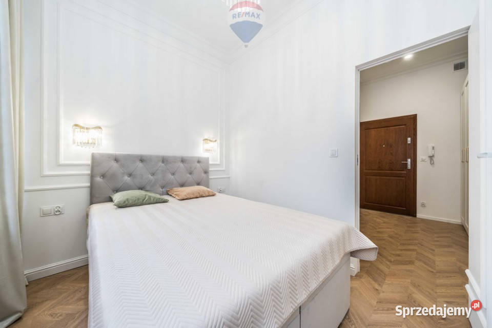 Ładne mieszkanie urządzone kamienica balkon