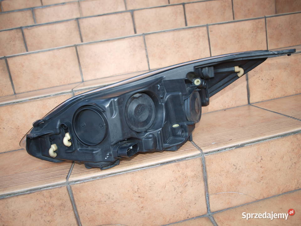 Ford Focus Mk3 lampa prawa przód zwykła 2011 Kalisz sprzedam