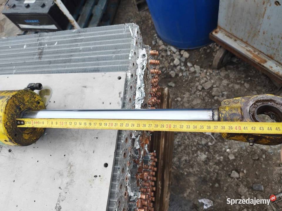 Siłownik hydrauliczny Złożony 715 rozciągnięty