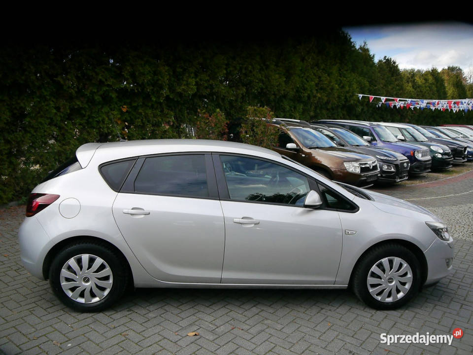 Opel Astra 14t Xenon Stan b 100bezwypadkowy z serwisowany w ASO Astra