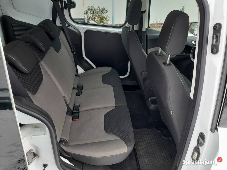 Ford Transit Courier ładny zarejestrowany i światła do jazdy dziennej Lipiany